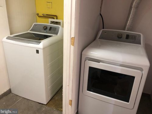 11150 Oak Leaf Dr, Silver Spring, MD 20901-1310