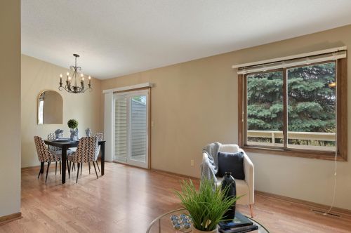 174 Ridgewood Dr, Chaska, MN 55318-1691