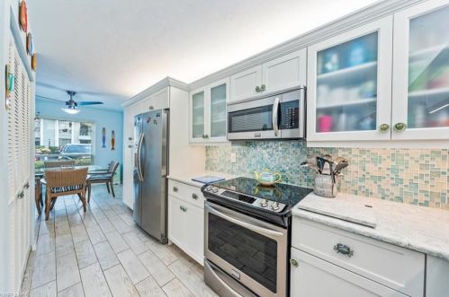 1212 Commonwealth Cir, Naples, FL 34116-3621