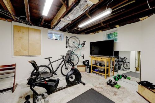 690 Angell St, Providence RI 02906-5309 exterior