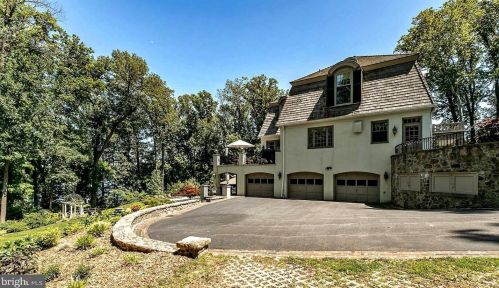 24 Lakewood Dr, Media PA 19063-1807 exterior