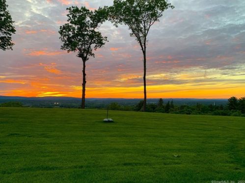 31 Diamond Gln Rd, Farmington CT 06032-2301 exterior