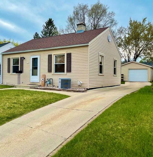 606 Indiana Ave, West Bend, WI 53095-4028