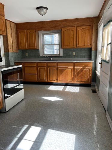 41 Thompson St, Concord NH 03301-2406 exterior