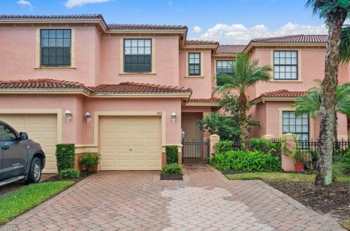 7408 Bristol Cir, Naples, FL 34120-0693
