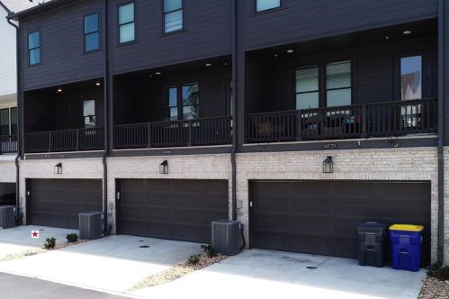 6562 Beacon Dr, Atlanta GA 30328-4204 exterior