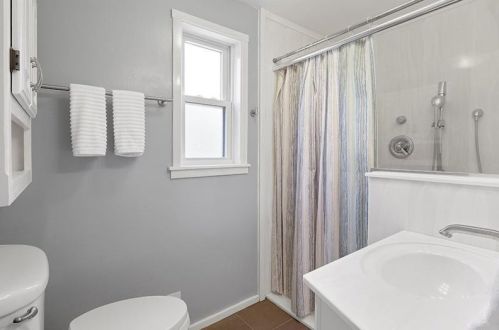 833 Macarthur Dr, Pittsburgh PA 15228-1704 exterior