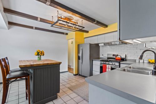 7919 57, Milwaukee WI 53218-5604 exterior