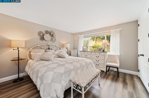 907 Hastings Dr, Concord CA 94518-3821 exterior