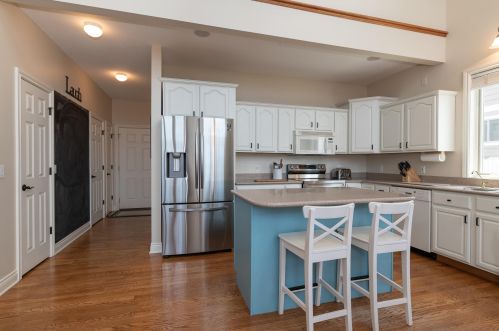 952 Eagle Lk Dr, Kalamazoo MI 49009-8429 exterior