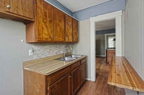 193 Quinnipiac St, Wallingford CT  06492-3523 exterior