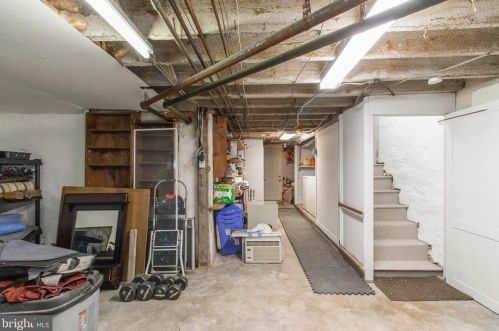 328 Gln Echo Rd, Philadelphia PA 19119-2915 exterior