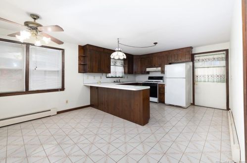 14 Crescent St, Derby CT 06418-2007 exterior