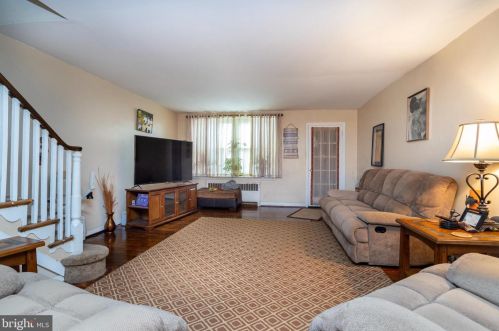 5204 8th St, Philadelphia, PA 19120-3110