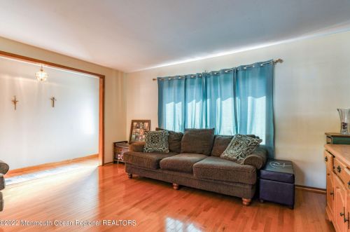 26 Laurelton Ave, Jackson Twp NJ  08527-2437 exterior