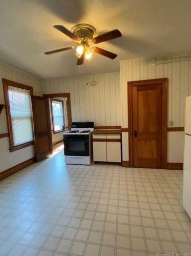 282 Linwood St, New Britain CT 06052-1951 exterior