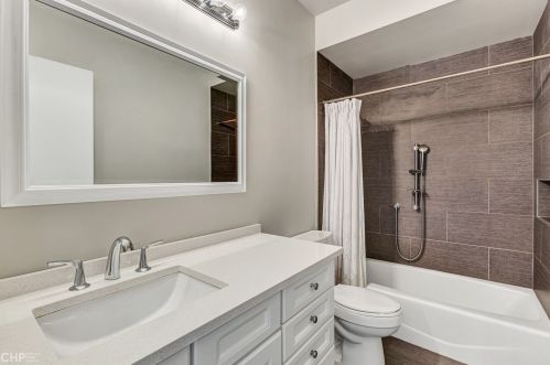 527 Peoria St, Chicago IL 60621-1634 exterior