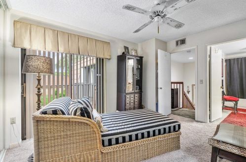 323 Live Oak Ln, Boynton Beach FL 33436-7116 exterior