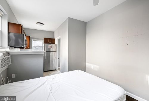 621 18th St, Philadelphia PA 19130-3301 exterior