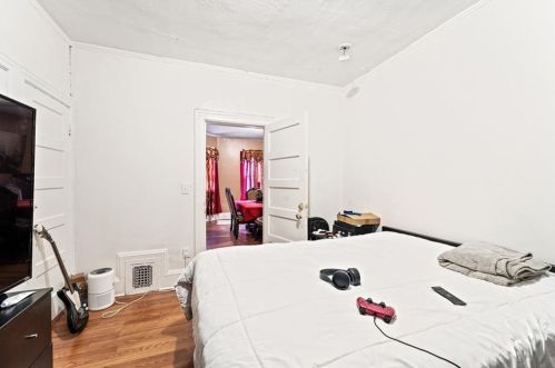 91 Peace St, Providence RI 02907-1550 exterior