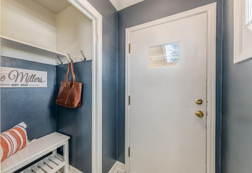 2734 90th St, Milwaukee, WI 53222-4609