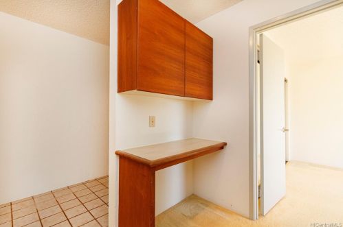 2146 Halakau St, Honolulu HI 96821-2631 exterior