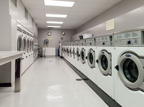 1460 Sandburg Ter, Chicago IL  60610-7688 exterior