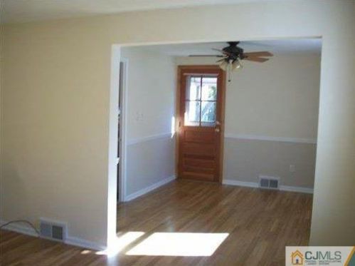 182 Newman St, Metuchen NJ  08840-2642 exterior