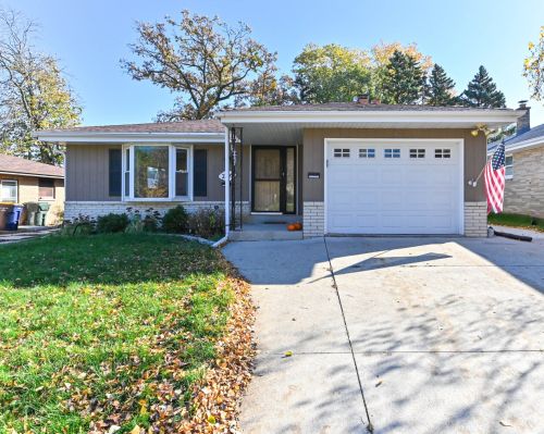 2726 110th St, Milwaukee WI  53227-3015 exterior