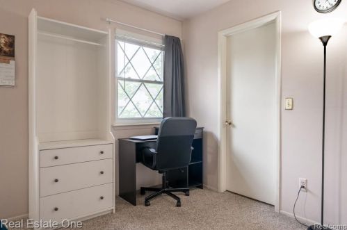 943 Kirts Blvd, Troy MI 48084-4837 exterior