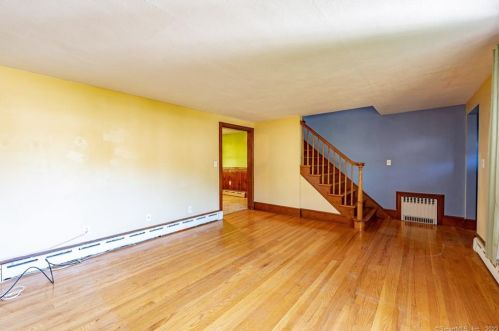 30 Fairview Ave, Enfield CT 06082-4344 exterior