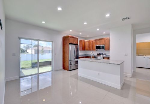 422 Airoso Blvd, Fort Pierce FL  34983-2063 exterior