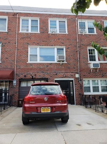 239 Graff Ave, Bronx NY  10465-3118 exterior