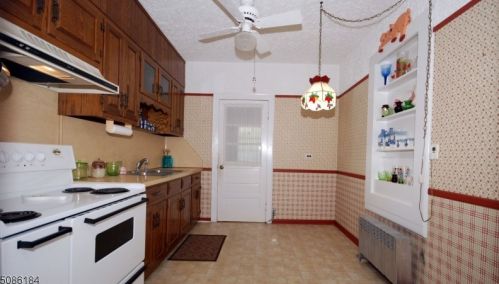 16 Hillcrest Blvd, Warren NJ 07059-5133 exterior