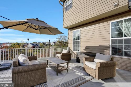 1942 Oak Hills Dr, Hanover PA 17331-9441 exterior