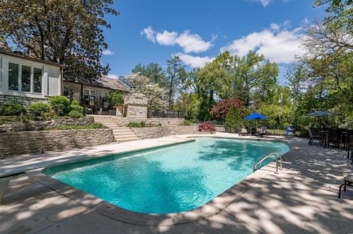 28 Huntleigh Wood, Saint Louis MO 63131-4814 exterior