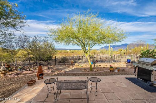 2621 Peter Seward Dr, Tucson AZ 85745-9611 exterior