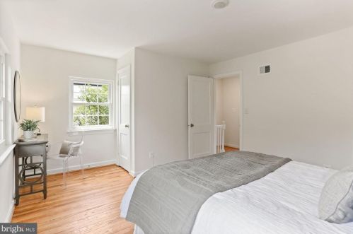 18 Masonic Vw Ave, Alexandria VA 22301-2204 exterior