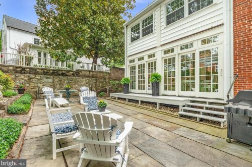 5103 Duvall Dr, Bethesda MD 20816-1871 exterior