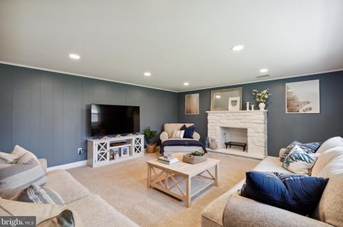 304 Pheasant Dr, Huntingdon Valley PA  19006-3038 exterior