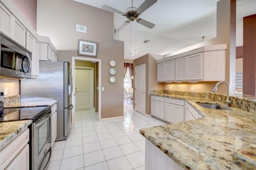 2885 Eagle Dr, Fort Pierce FL 34951-2374 exterior