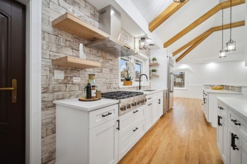 6300 Leroy Ave, Chicago IL  60646-4814 exterior