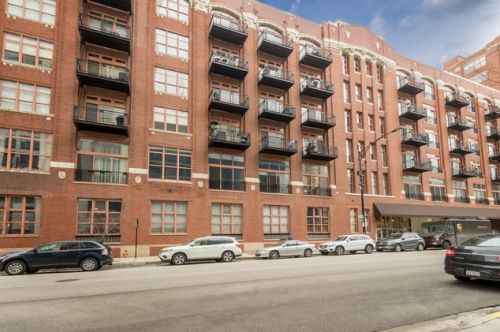 360 Illinois St, Chicago IL 60654-3658 exterior