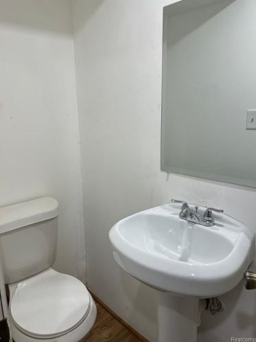 24086 Annapolis St, Dearborn Heights MI  48125-1914 exterior