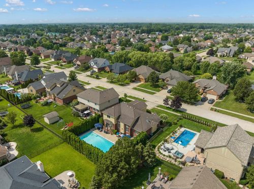 21192 Strawberry Hills Dr, Macomb Township MI 48044-2277 exterior