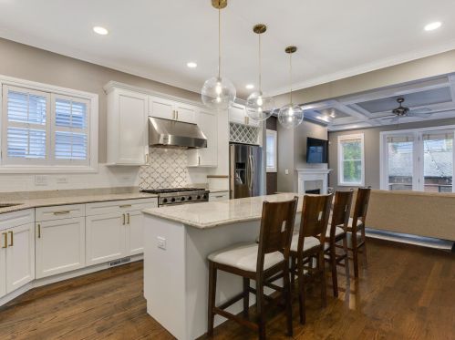 4147 Damen Ave, Chicago IL 60618-3045 exterior