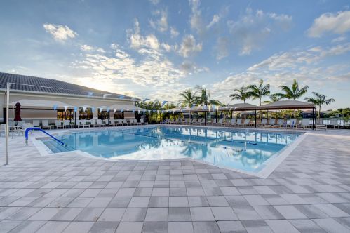 10468 Whitewind Cir, Boynton Beach FL 33473-7881 exterior