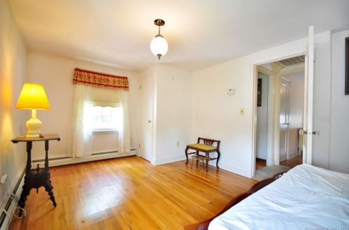 132 Walker St, Manchester CT 06040-4329 exterior