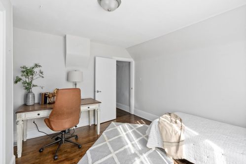 350 Smith St, Milwaukee WI  53207-1508 exterior