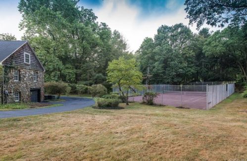 97-105 Kingwood Park, Poughkeepsie NY  12601-5448 exterior